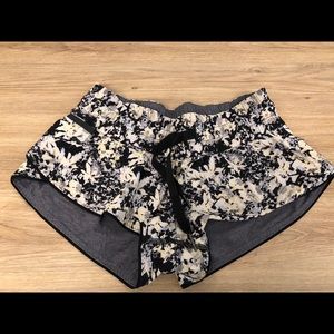 Lululemon reversible Surf Short. US 0.